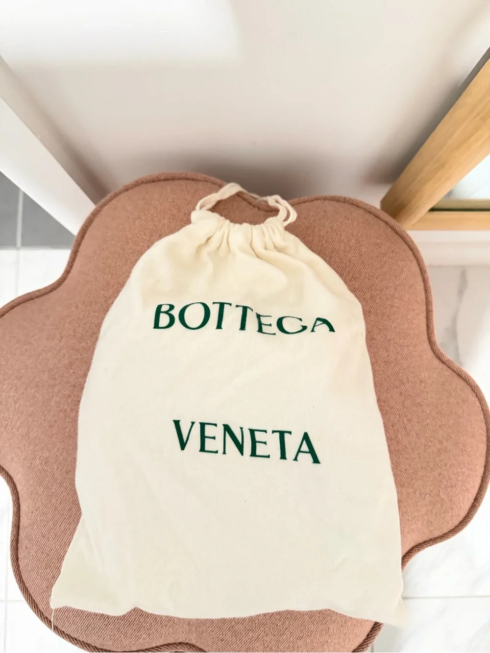 Bottega Veneta Cream Intrecciato Jodie Shoulder Bag - Picture 3 of 9
